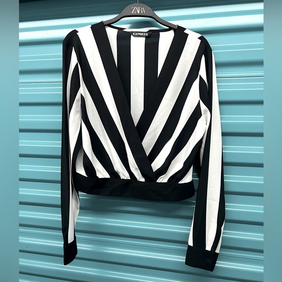 New striped wrapped front top - Picture 6 of 8